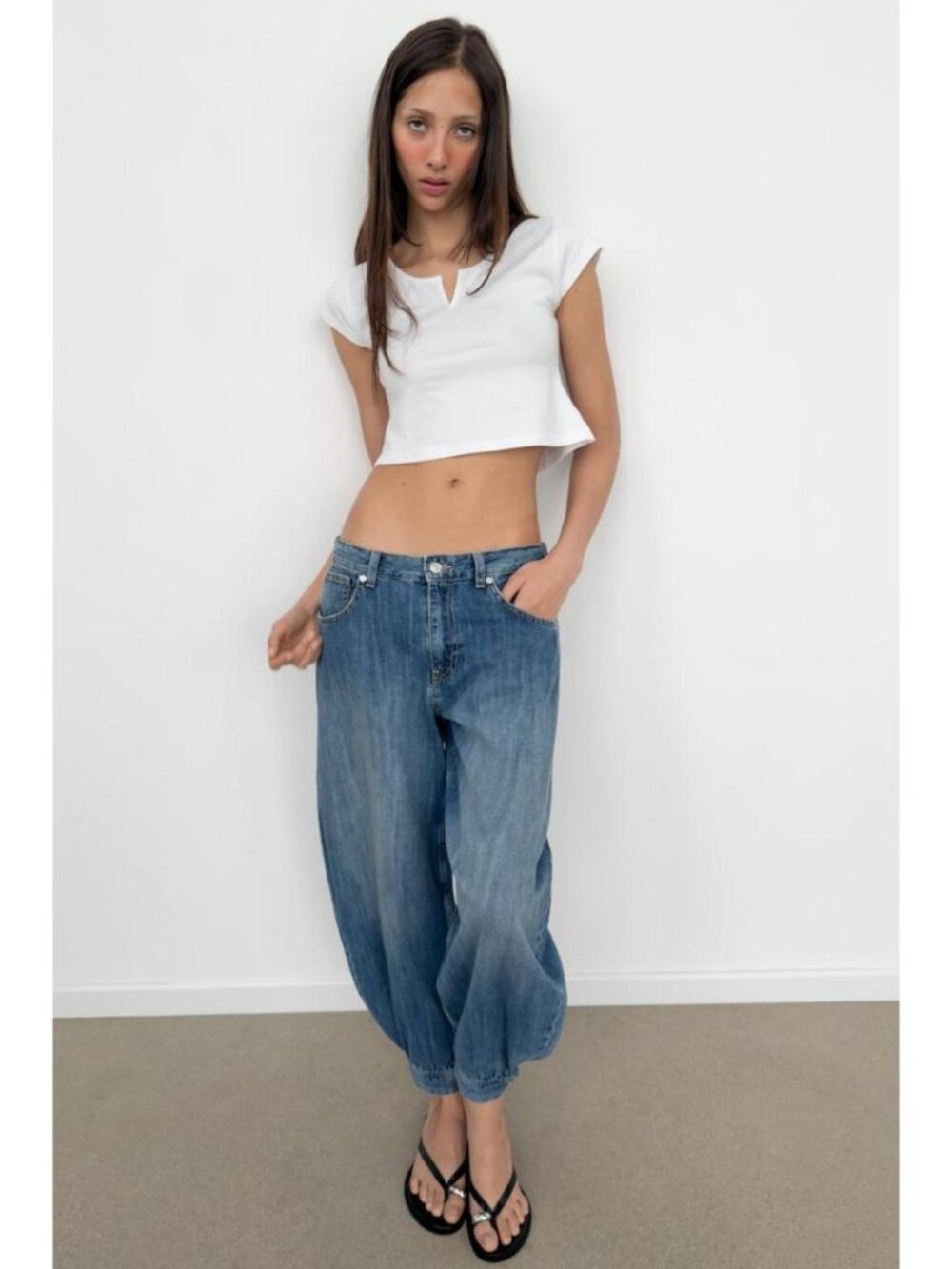 ZARA TRF MID-RISE BALLOON JEANS WITH BUTTON TABS - Picture 2 of 10